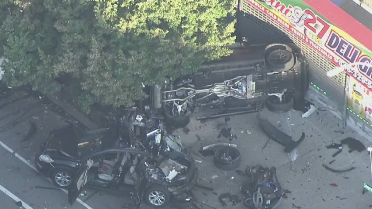Aparatoso accidente en Inwood deja tres heridos; NYPD investiga posible carrera ilegal