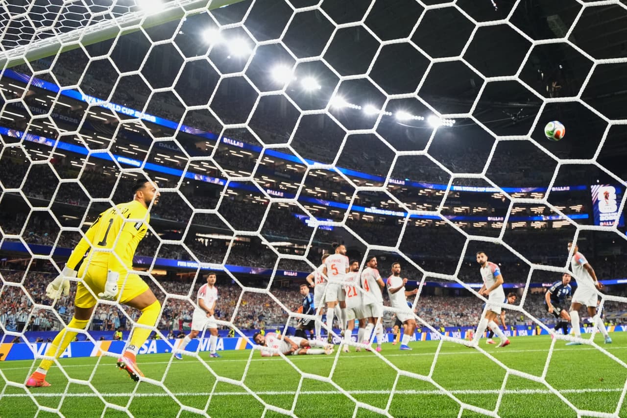 Una perspectiva del gol de Giovani Lo Celso.