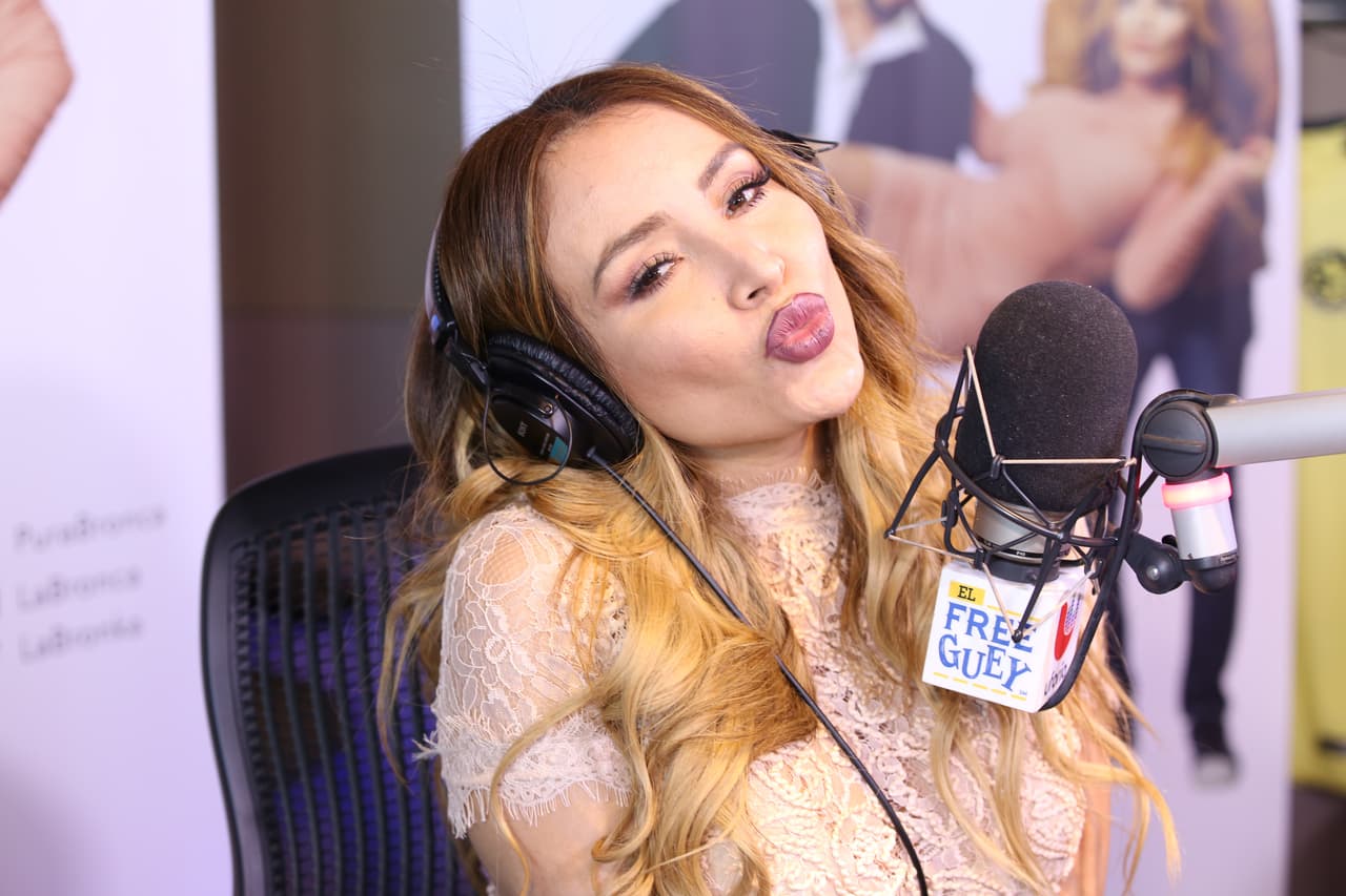 Como siempre, la locutora mandó su tradicional beso a los radioescuchas.