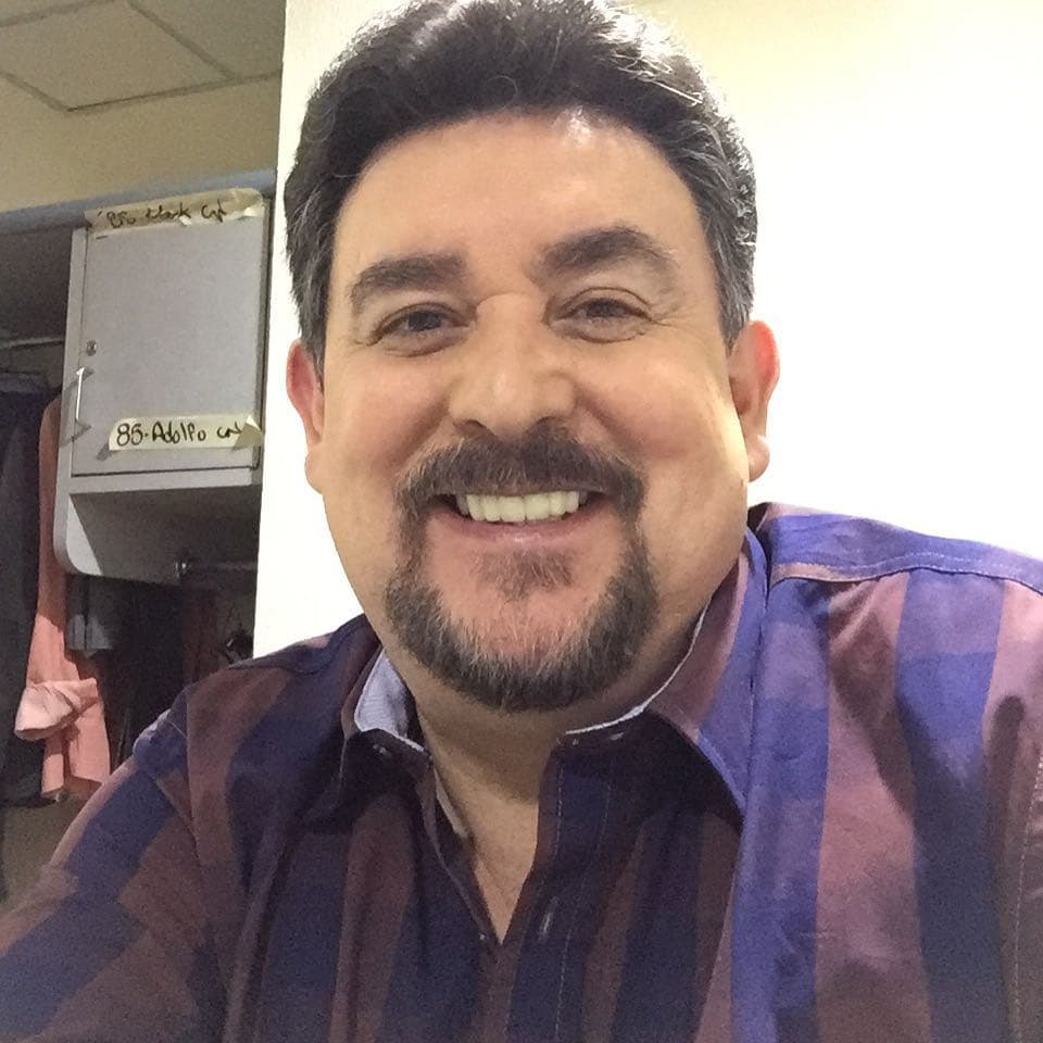 <b>Óscar Bonfiglio</b> da vida a
<b>Manuel Ochoa</b>, cuñado de Iván y padre de Eva. Vivirá resentido con Iván, pues considera que se aprovechó de su esposa para quedarse con la cervecera familiar.