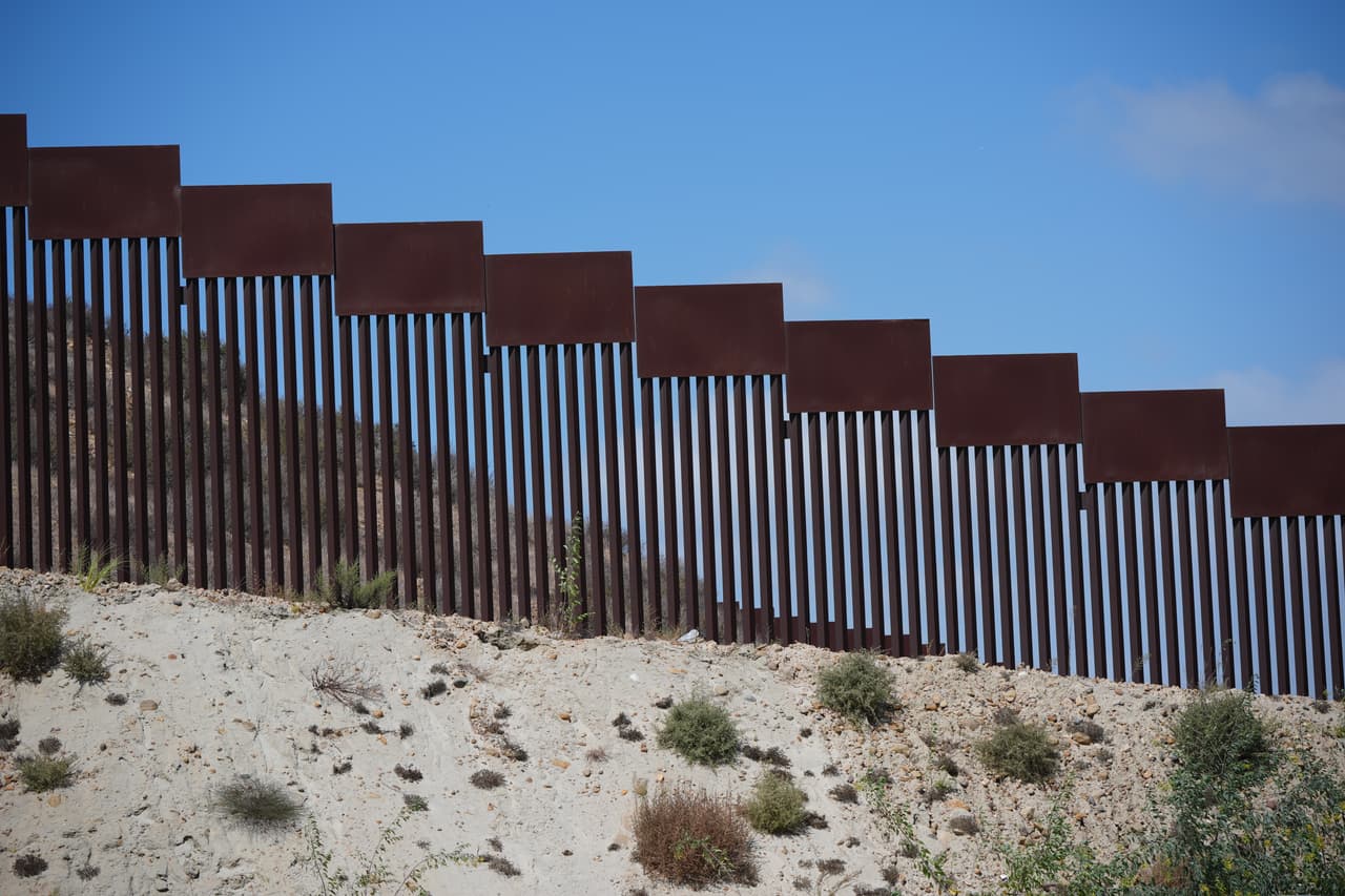 La administración Trump comienza la construcción del muro fronterizo en la región de Big Bend, en Texas