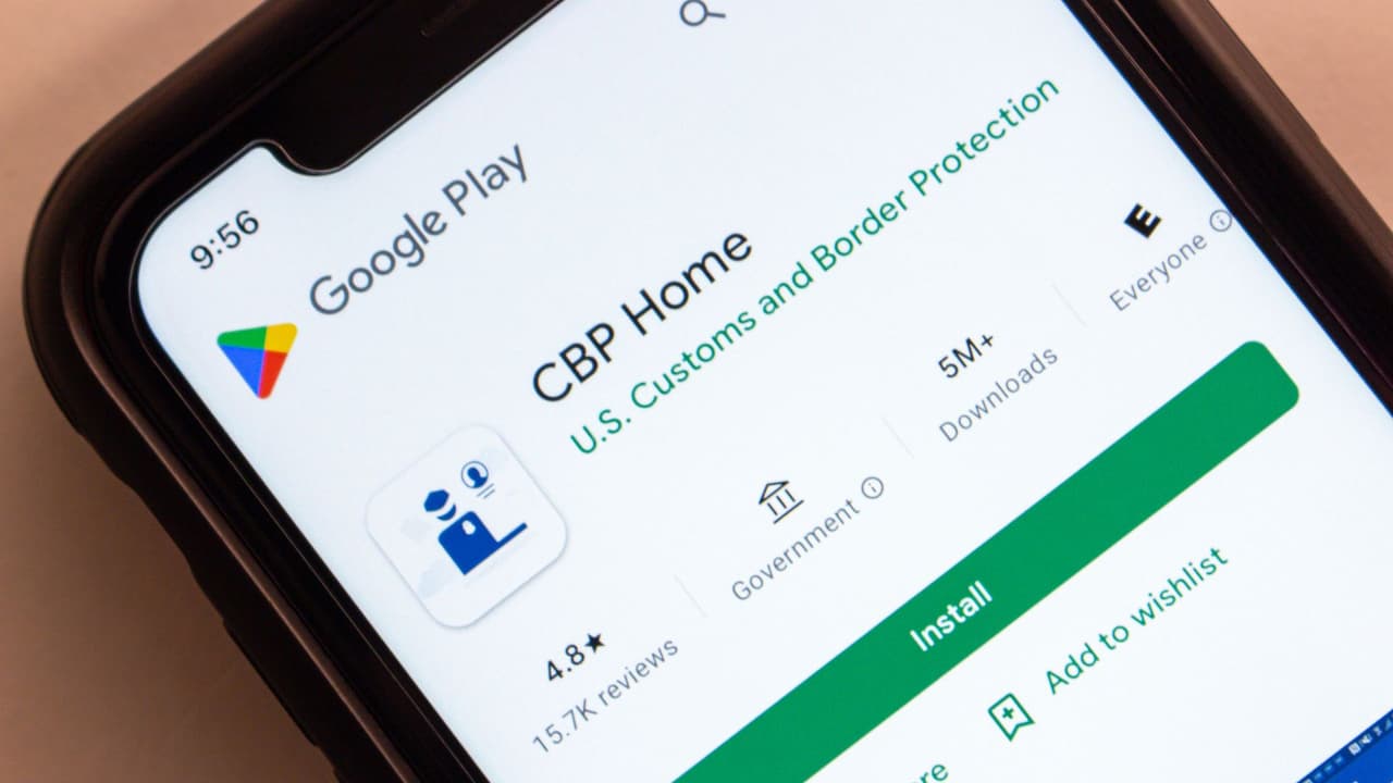 <h3 class="cms-H3-H3">Quién puede acceder </h3>
<br>
<b>El programa no es para todos</b>. En términos generales aplica a personas sin antecedentes graves que:
<br>Tuvieron
<b>un encuentro previo con CBP</b> (frontera o puerto de entrada).
<br>Entraron con
<b> parole que ya venció o está por vencer</b>.
<br>
<b>Perdieron el TPS</b>.
<br>👉🏻 Cada caso es distinto, y por eso
<b>la asesoría legal es indispensable antes de tomar una decisión.</b>