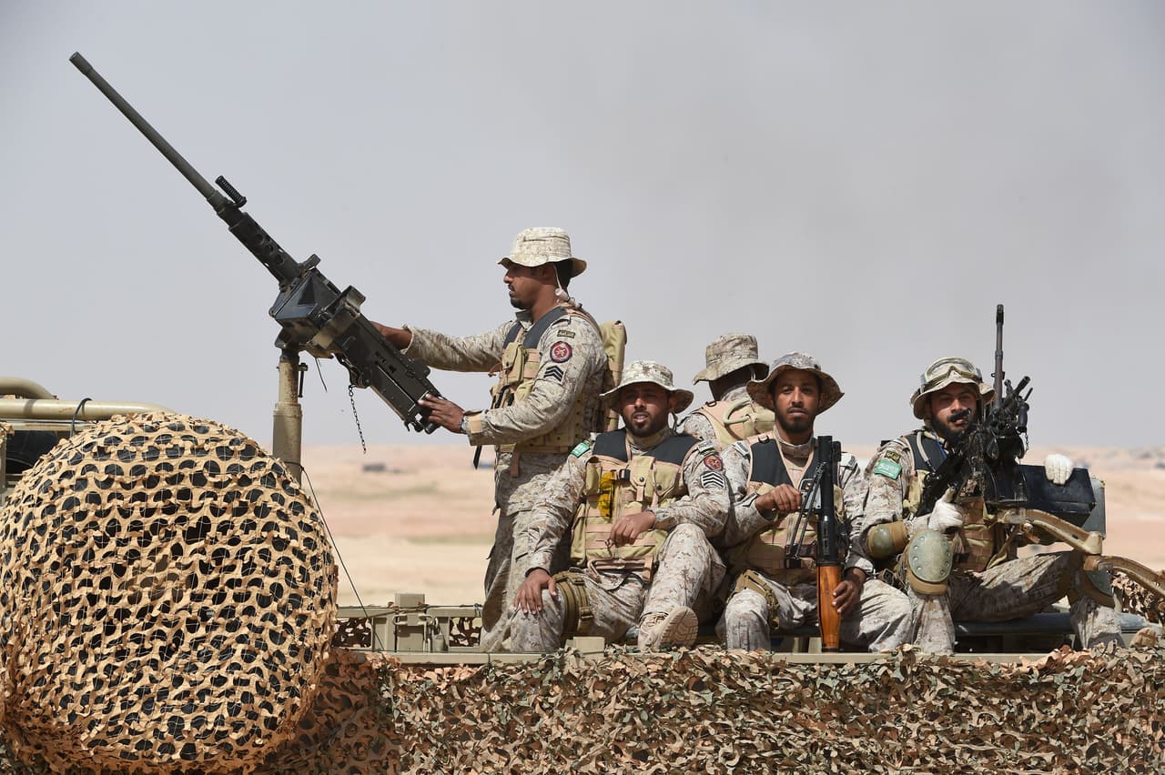 <b>Puesto 20. Arabia Saudita</b>
<br>
<br>
<b>Índice de Poder: 0.2966 puntos.</b>
<br>
<br>Población: 34 millones de habitantes.
<br>
<br>Personal militar: 350,000 hombres. 225,000 activos y 0 reservistas.
<br>
<br>Fuerza aérea: 897 aeronaves. 283 aviones caza y 258 helicópteros.
<br>
<br>Fuerzas Terrestres: 1,062 tanques, 6,202 vehículos armados y 275 lanzacohetes.
<br>
<br>Fuerzas navales: 57 naves. 0 portaaviones, 0 destructores y 0 submarinos.
<br>
<br>Presupuesto anual de defensa: 46,000 millones de dólares.
<br>
<br>La fórmula con la que se crea el Índice Global Firepower permite que naciones más pequeñas y tecnológicamente avanzadas compitan con las más grandes y menos desarrolladas, gracias a bonificaciones o penalizaciones en el puntaje.