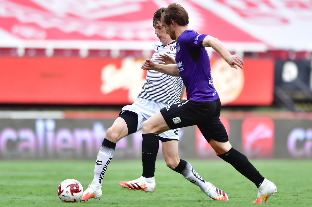 La defensa del Atlas comienza a enmendar sus errores y no permiten el paso de los delantero de Mazatla´n.