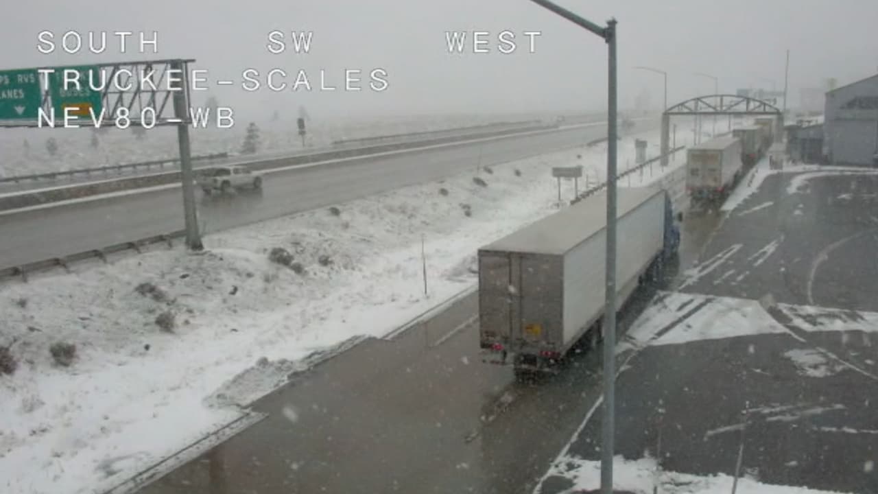Tormentas dejan gruesas capas de nieve en la Sierra Nevada: se aproximan más nevadas