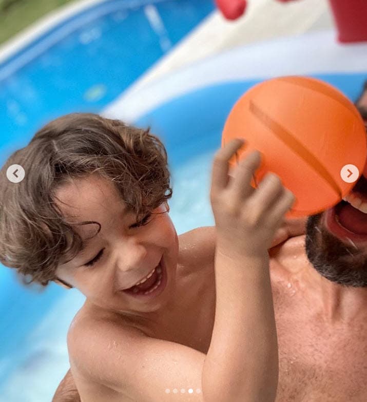 "(Pensé) si nos vamos a la playa Diego no va a estar y
<b><a href="https://www.univision.com/famosos/en-un-2-por-3-ariadne-diaz-marcus-ornellas-y-hijo-diego-se-transforman-en-estrellas-de-la-lucha-libre-video" target="_blank">quiero que Diego esté</a></b>", admitió.
<br>