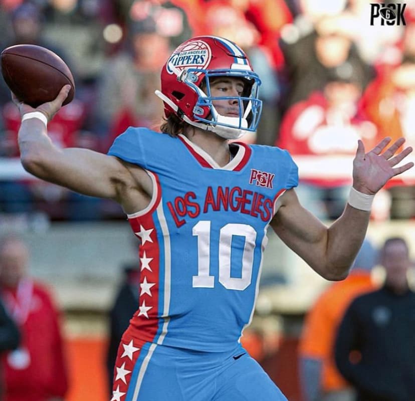<b>Justin Herbert</b>
<br>El QB novato de Los Angeless Chargers luciría muy representativo con los colores de la bandera de Estados Unidos en el uniforme de Los Angelss Clippers.