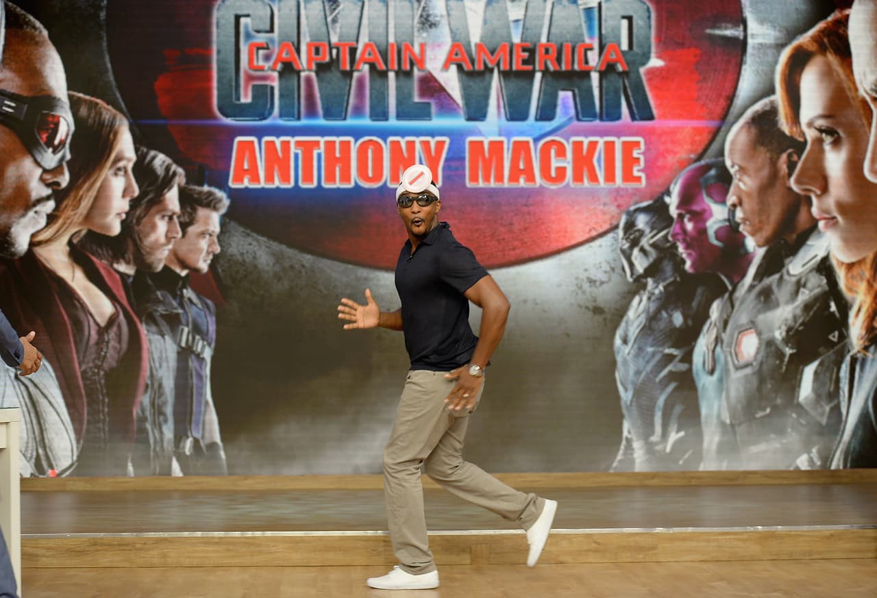 El compañero de batallas del Capitán América si que tiene carisma.