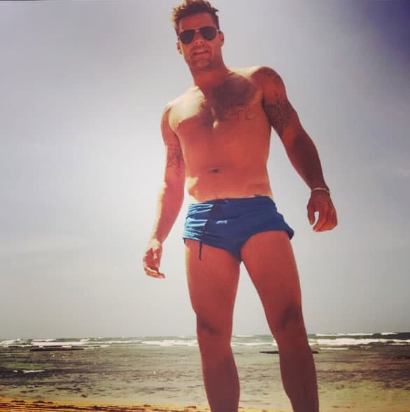 Esa pose le encanta al boricua. ¡Guapo!