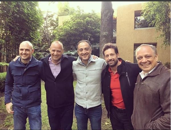 Gabriel Soto presentó a sus miles de seguidores en Instagram a sus primos y tíos con los que se ha refugiado en este momento, tras confesar que le fue infiel a su aún esposa Geraldine Bazán en varias ocasiones.