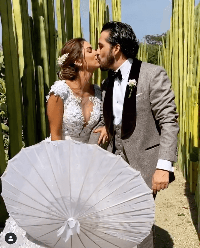 "Es en el sentido de que
<b> </b>Claudia Martín, ya cuando habían pactado tener bebés, ella dijo, 'Sabes qué?, mejor hago otro proyecto, ya mejor no,
<b>luego con más calma lo planeamos</b>'", dijo Figueroa.
<br>