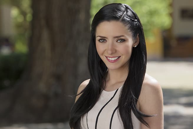 Acacia sentía celos de su madre, sin embargo no se perdonaba el amor que le tenía a su padrastro.