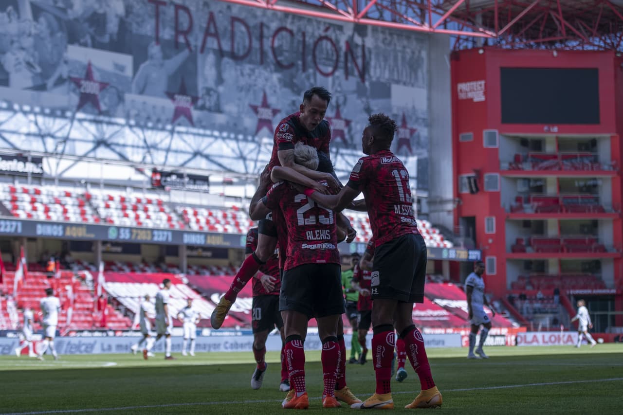 Toluca se impone a Querétaro 3-1. Sepúlveda abrió el marcador para los 'Gallos Blancos', pero Castañeda y Canelo le dieron la vuelta al marcador en seguida y, para finalizar. Estrada marcó el tercero que le dio la victoria a los 'Diablos Rojos'.