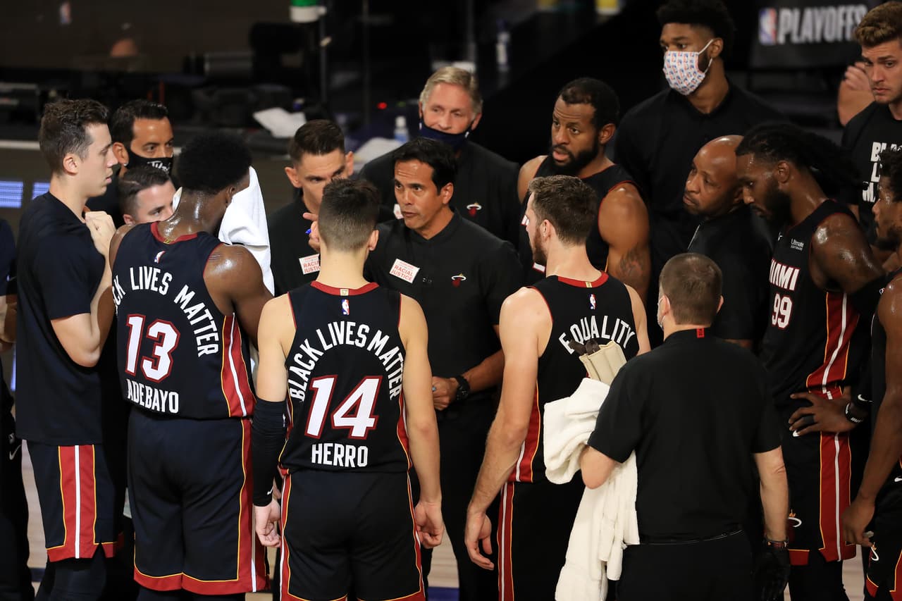 Alcalde de Miami-Dade pide ver el juego de los Heat en casa para prevenir el coronavirus