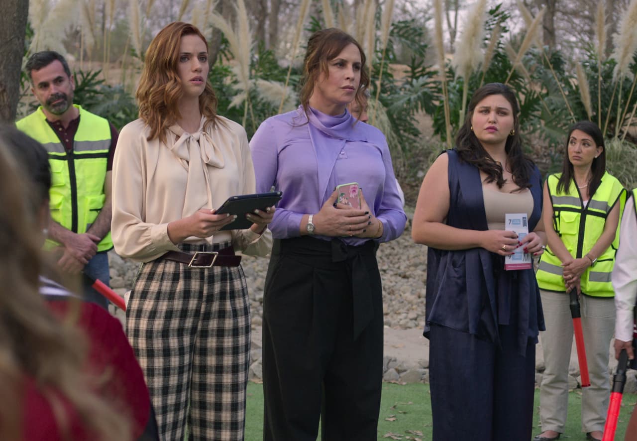 <b>'Rebelde' (2022)</b>
<br>Cuenta con un papel menor de una actriz trans, no obstante, es una de las primeras apariciones desde la transición de Karla Sofía Gascón. Ella le da vida a Lourdes, la prefecta del Elite Way School. Tal vez te acuerdes de ella en el filme de 'Nosotros los nobles', del 2011, en donde interpretó a Peter, el prometido farsante de Bárbara (Karla Souza).