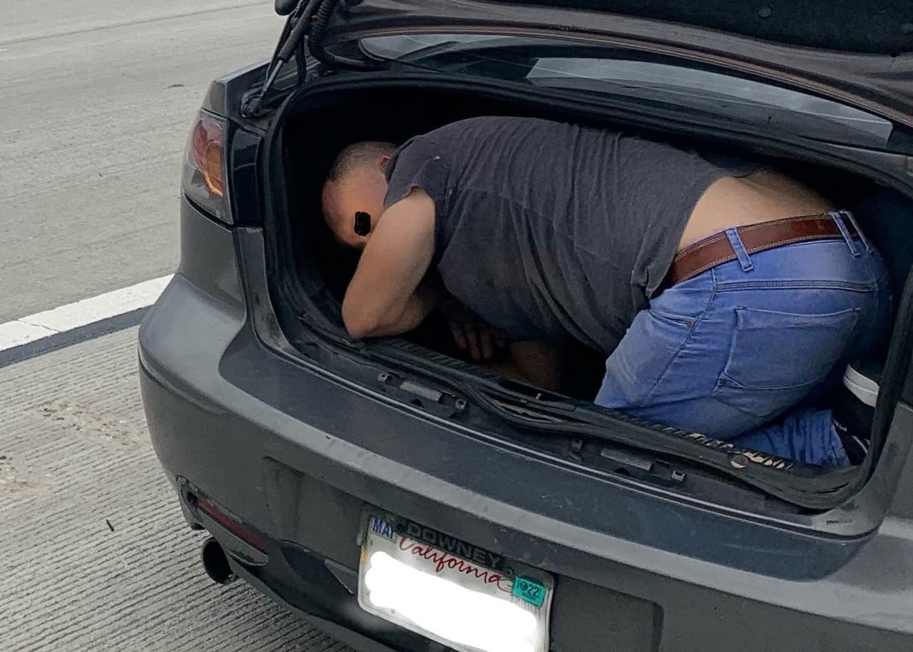 Coyote reclutaba choferes por internet para cruzar inmigrantes en la cajuela: así murieron tres asiáticos