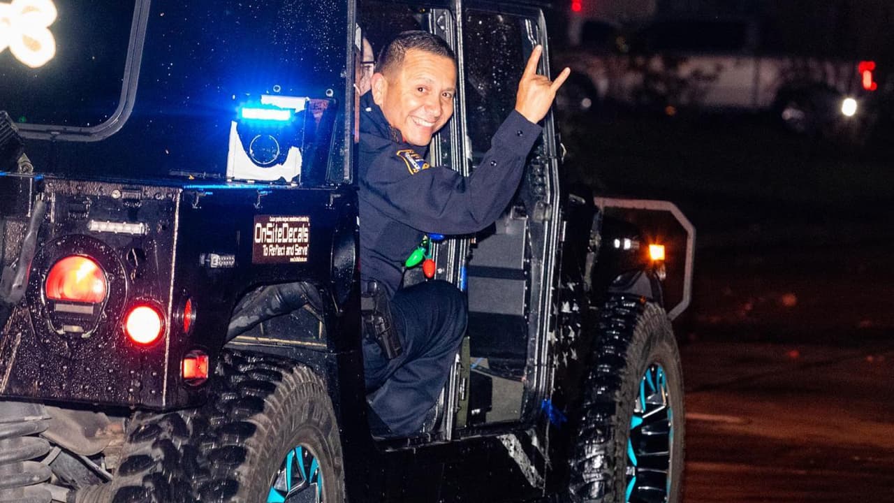 “Quiero agradecer a mi hermosa esposa por llevarme al hospital en el momento justo. También quiero agradecer al increíble personal del hospital Metodista de Clear Lake por cuidarme y ayudarme a salir adelante”, continuó.