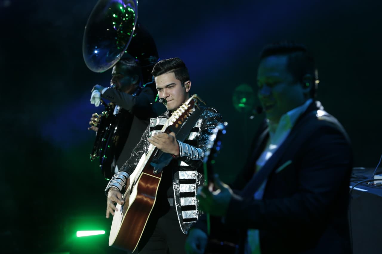 Ulices Chaidez subió al escenario para demostrar 'Qué Bonito es Querer'.