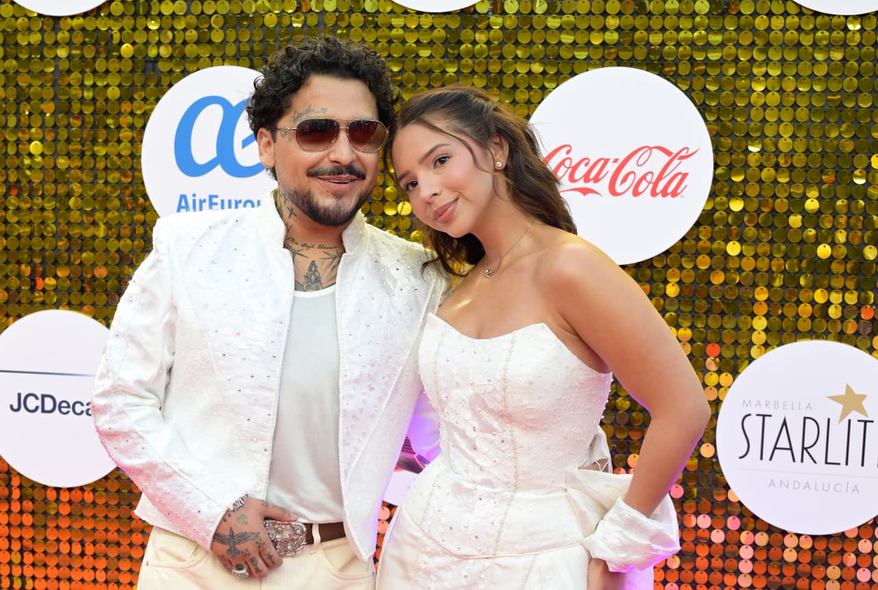 La alfombra roja de Premios Juventud 2026 estuvo llena de moda, glamur, pero también de ¡mucho amor!