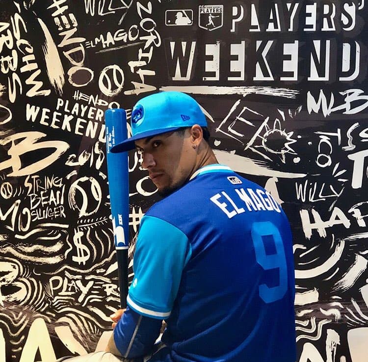 El segunda base puertorriqueño de los Chicago Cubs, Javier Báez, y su apodo en la camiseta para este fin de semana, "El Mago".