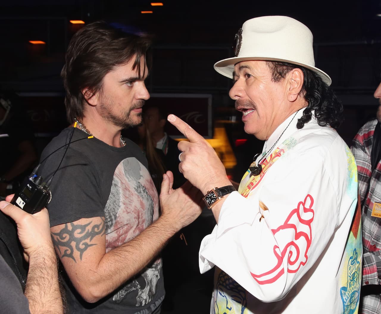 Juanes y Carlos Santana, hablan de su presentación en el Latin GRAMMY del 2012, edición en la que interpretaron juntos 'Fíjate Bien'.