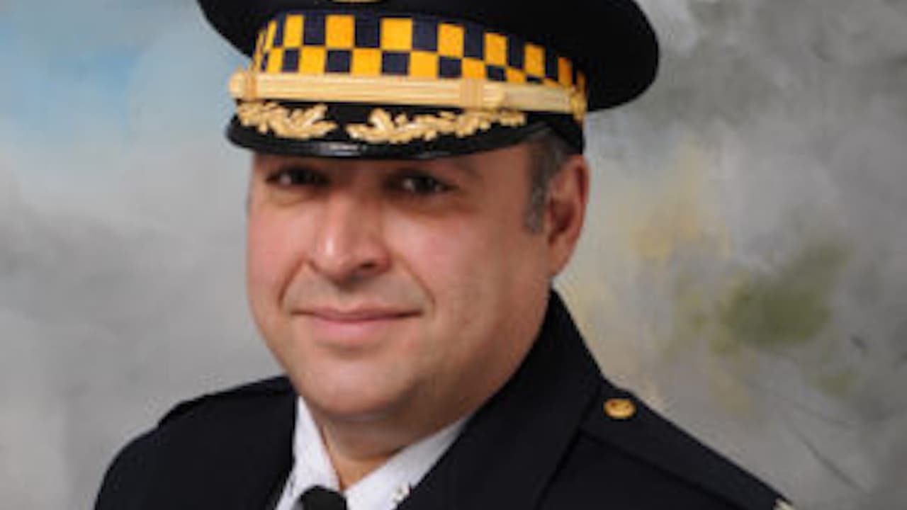 Superintendente interino degrada a comandante hispano de la Policía de Chicago a posición de capitán