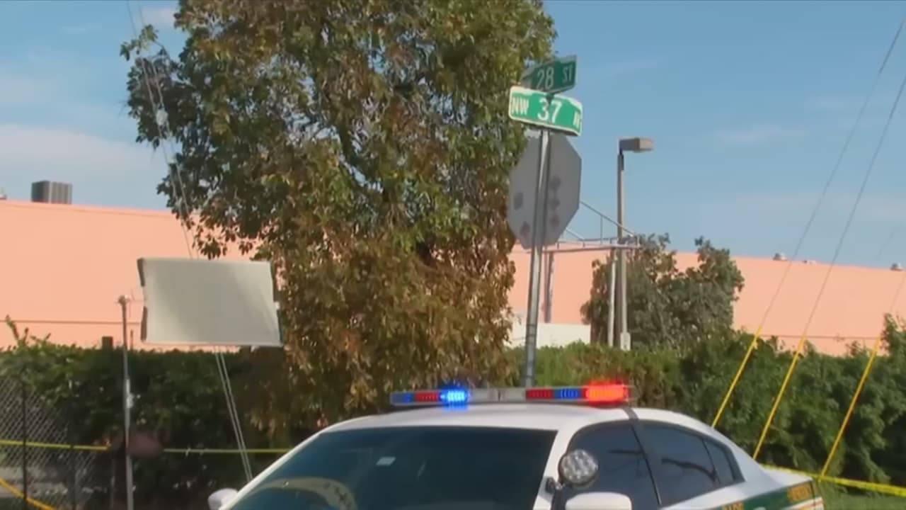 Piden a quien tenga información sobre estos sospechosos o sobre el caso que se comunique con la Línea de Alto al Crimen de Miami-Dade al 305-471-8477.