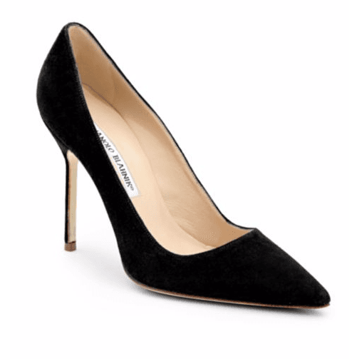 Zapatos:
<b> Manolo Blahnik.</b> Valor:
<a href="http://www.saksfifthavenue.com/main/ProductDetail.jsp?PRODUCT%3C%3Eprd_id=845524446412984&site_refer=CSE_GGLPRADS001&gclid=Cj0KEQjwioHIBRCes6nP56Ti1IsBEiQAxxb5GywCon9SrzwzysJ_2B4qg50zvHLdPFvPB8l7RlZsRE4aAgsW8P8HAQ&gclsrc=aw.ds"> <b>$595</b></a>