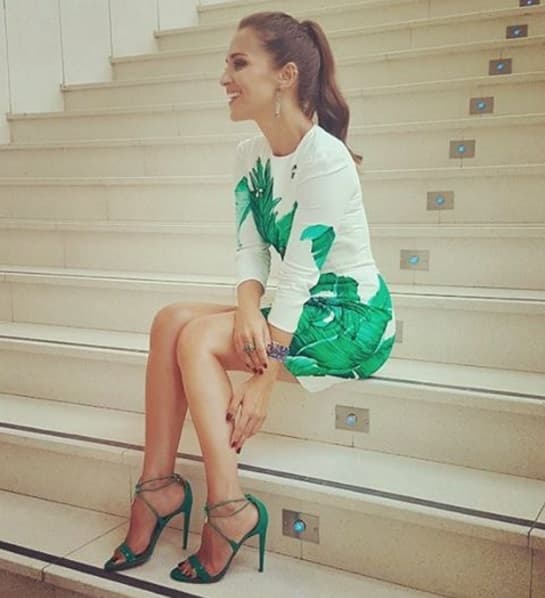 La bella actriz española que llega a la pantalla de UniMás para interpretar a ‘Ana Ribera’ en la serie Velvet, es toda una fashionista. Mira nada más como nos muestra su colección privada cada día en Instagram.