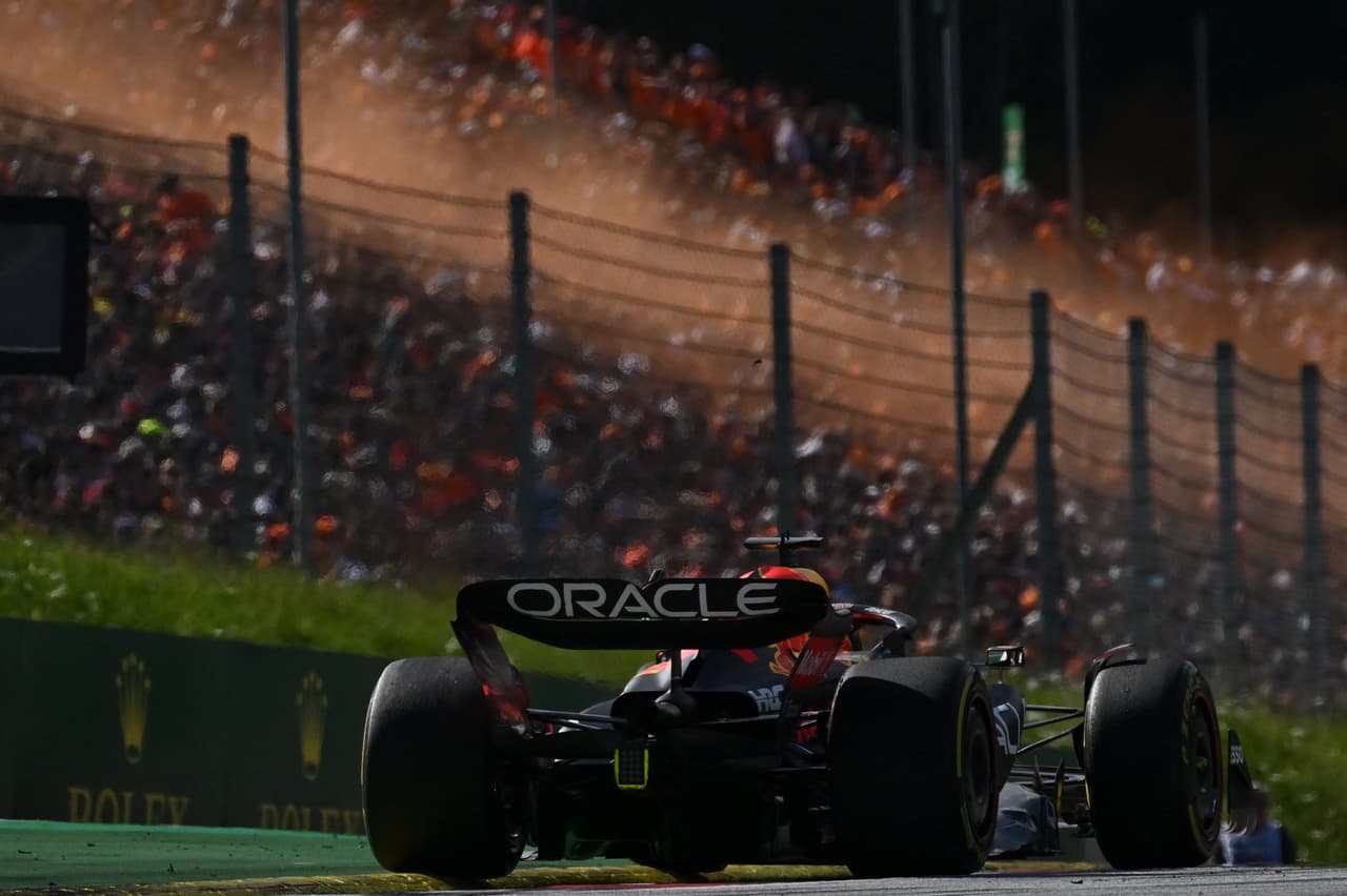 La ola naranja estuvo todo el tiempo alentando a la escudería Red Bull.
<br>