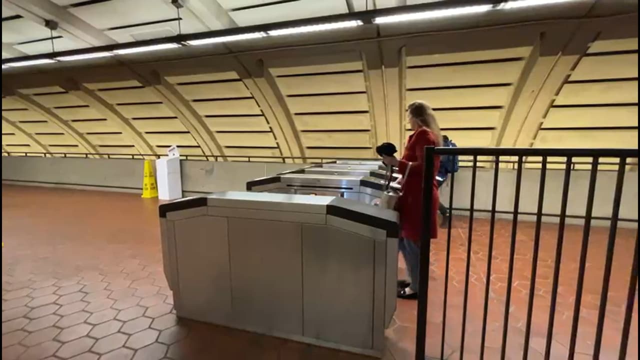 El servicio de Metro DC comprende trenes y autobuses, en el que las sanciones por evadir el pago de a tarifa prácticamente desaparecieron.