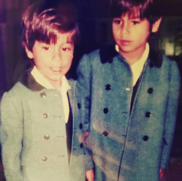 Julio es cantante, actor, modelo y presentador. Ha participado en múltiples 'reality shows' españoles.