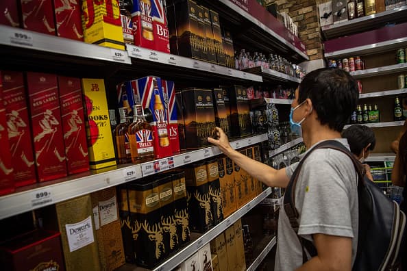 Coronavirus: OMS llama a no refugiarse en el licor o las drogas si está deprimido