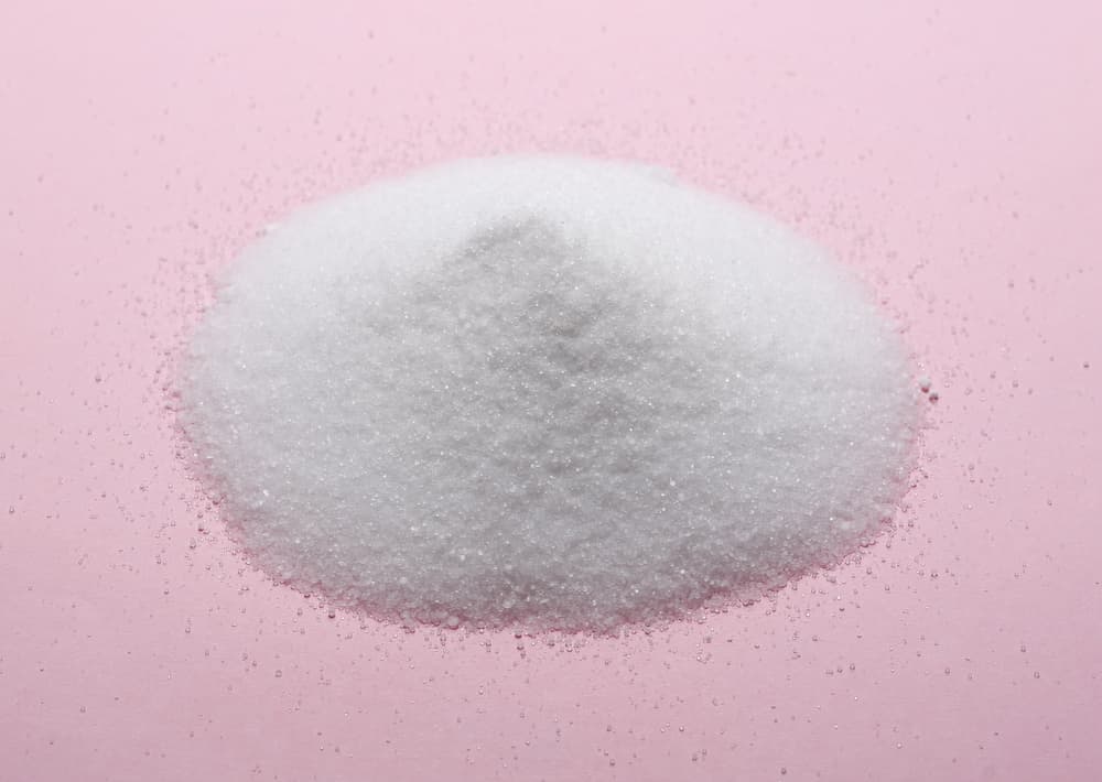 Por ejemplo, en Levítico 2, 13, dice: "Y sazonarás con sal toda ofrenda que presentes, y no harás que falte jamás de tu ofrenda la sal del pacto de tu Dios; en toda ofrenda tuya ofrecerás sal". Y no sólo los cristianos presentaban sal en sus ofrendas, sino también otras culturas como los egipcios (que hasta la usaban para momificar a sus monarcas).