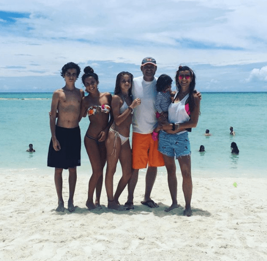 Para Alan su familia lo es todo. Él es el orgulloso padre de cinco hijos.