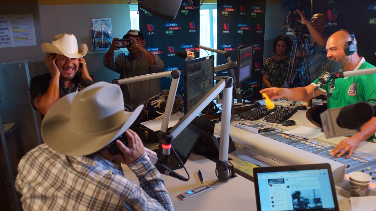 Carla Medrano enamoró a Gerardo Ortiz durante la entrevista del artista con 'El Bueno, La Mala y El Feo'.