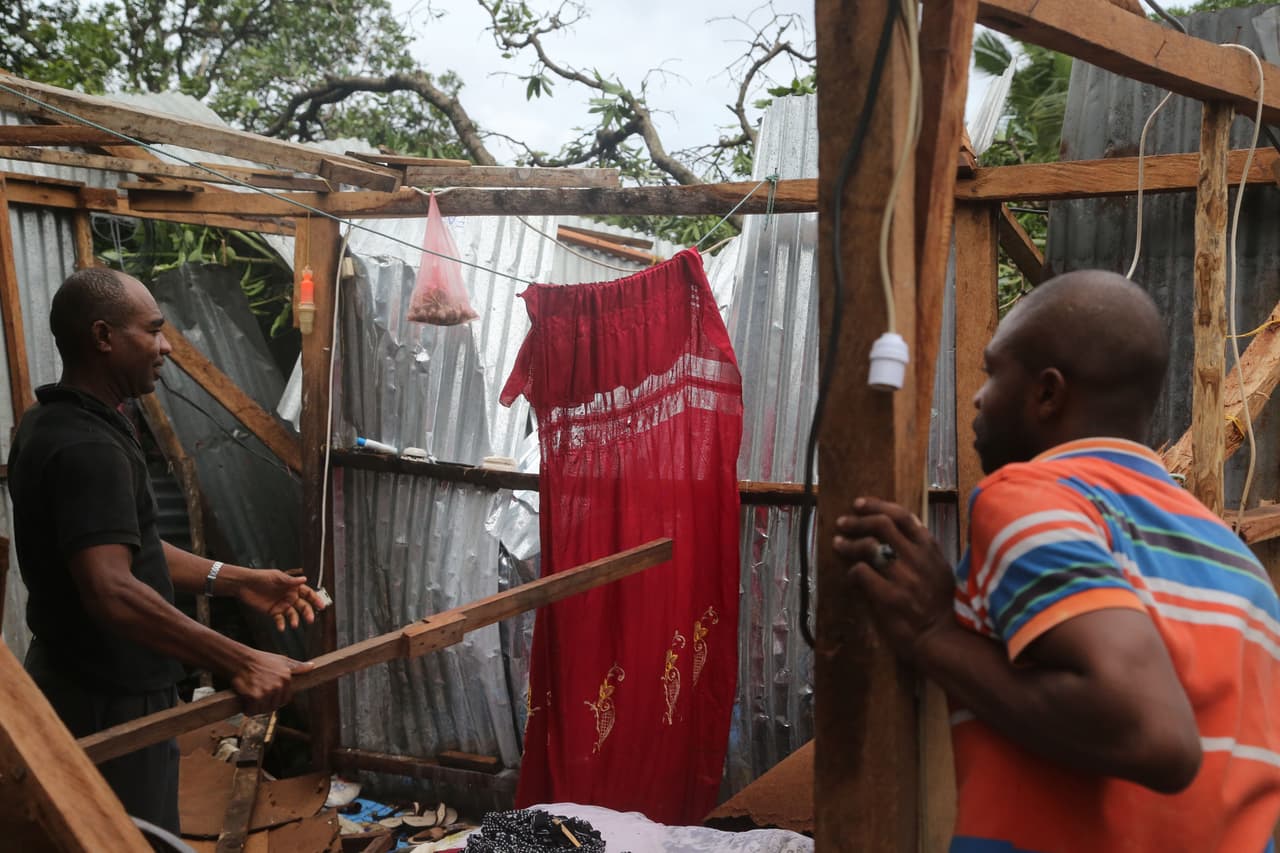 Luego de devastar las islas frente a la costa, Kenneth tocó a tierra el jueves por la noche en una parte de Mozambique que no había visto una tormenta tan feroz en al menos 60 años, según dijeron los expertos. Esto ha avivado las preocupaciones sobre la influencia del cambio climático en las tormentas sobre la vulnerable línea costera del Océano Índico.
