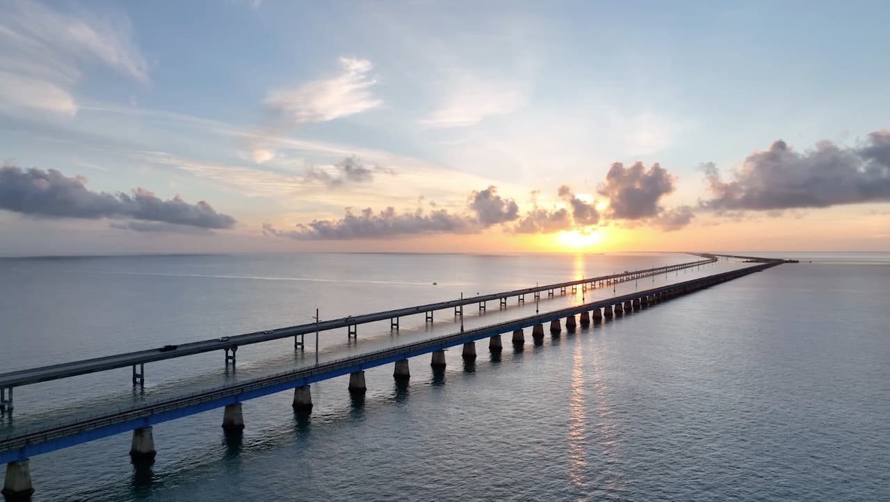 El puente había sido cerrado cuando se inauguró uno nuevo en 1982.