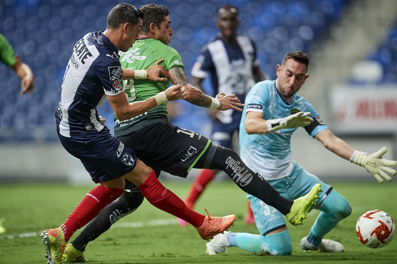 Con doblete de Aké Loba, los Rayados consiguen adueñarse de los puntos en casa.