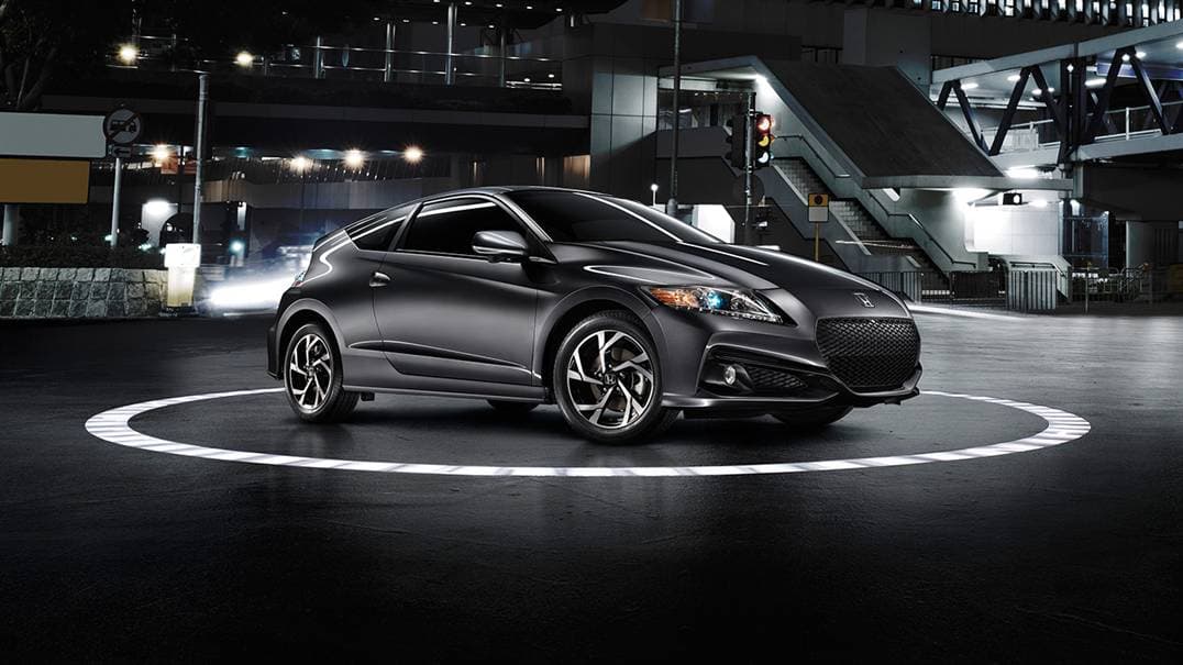 <b>Honda CR-Z </b>(2010-2016): A quienes recuerden el entusiasmo con que los medios especializados recibieron al pequeño híbrido deportivo de Honda les costará trabajo entender como salió tan rápido de los salones de exhibición de la marca. Pero si bien el CR-Z supo encender con rapidez el entusiasmo de la crítica y los entusiastas del automóvil, falló miserablemente en capturar la imaginación del público general.
<br>