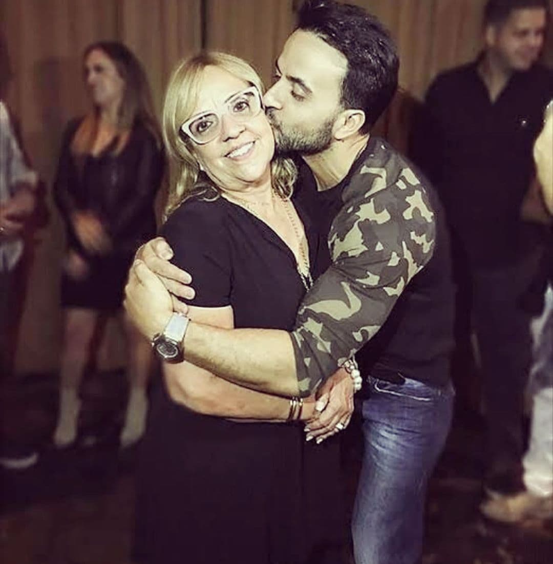 <b>Luis Fonsi</b> sabe que más allá de sus éxitos, su vida se la debe a este ser tan maravilloso que llamamos mamá.