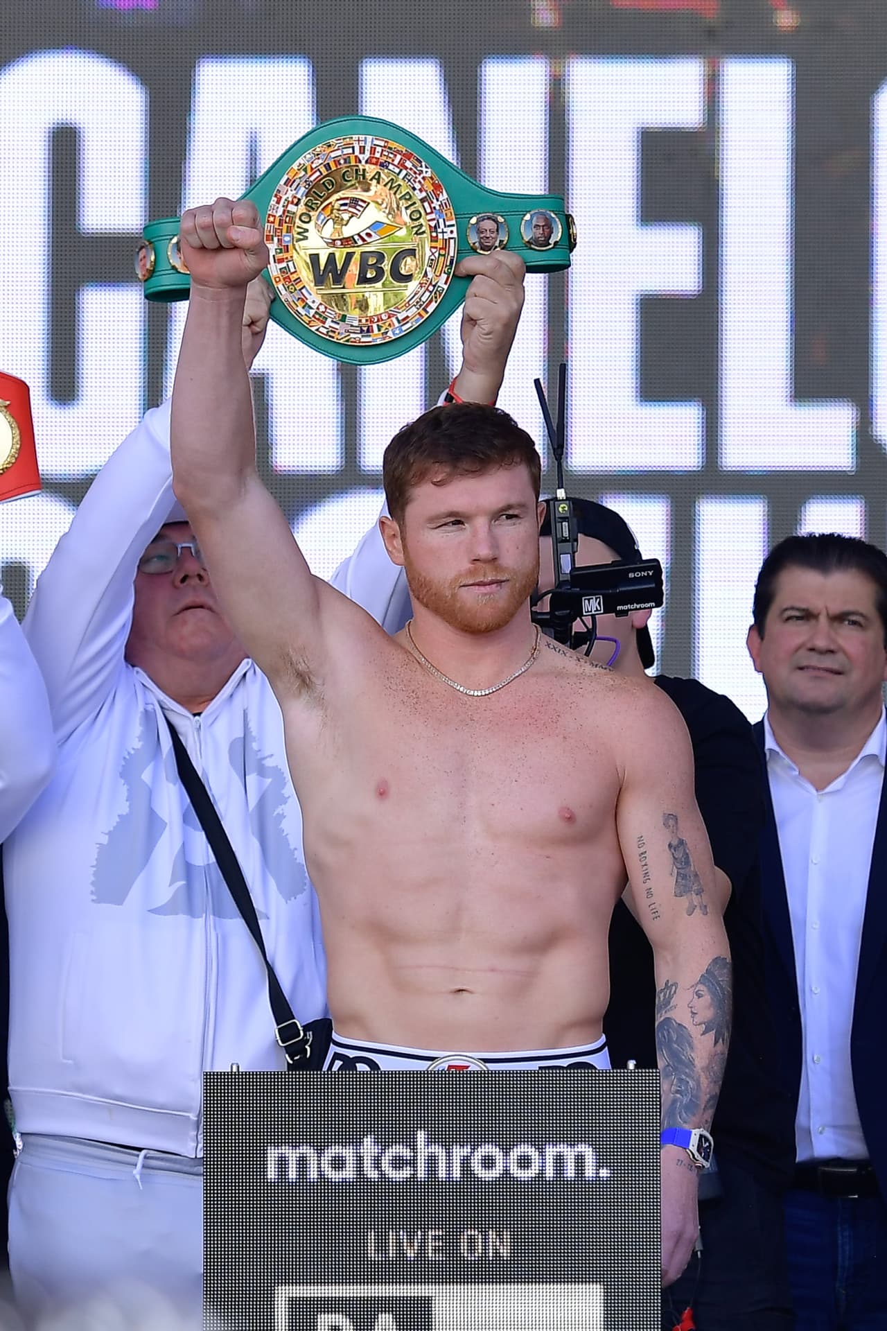 Saúl 'Canelo' Álvarez y Gennady Golovkin no tuvieron problemas para dar el peso y todo quedó listo para que se enfrenten mañana en Las Vegas.