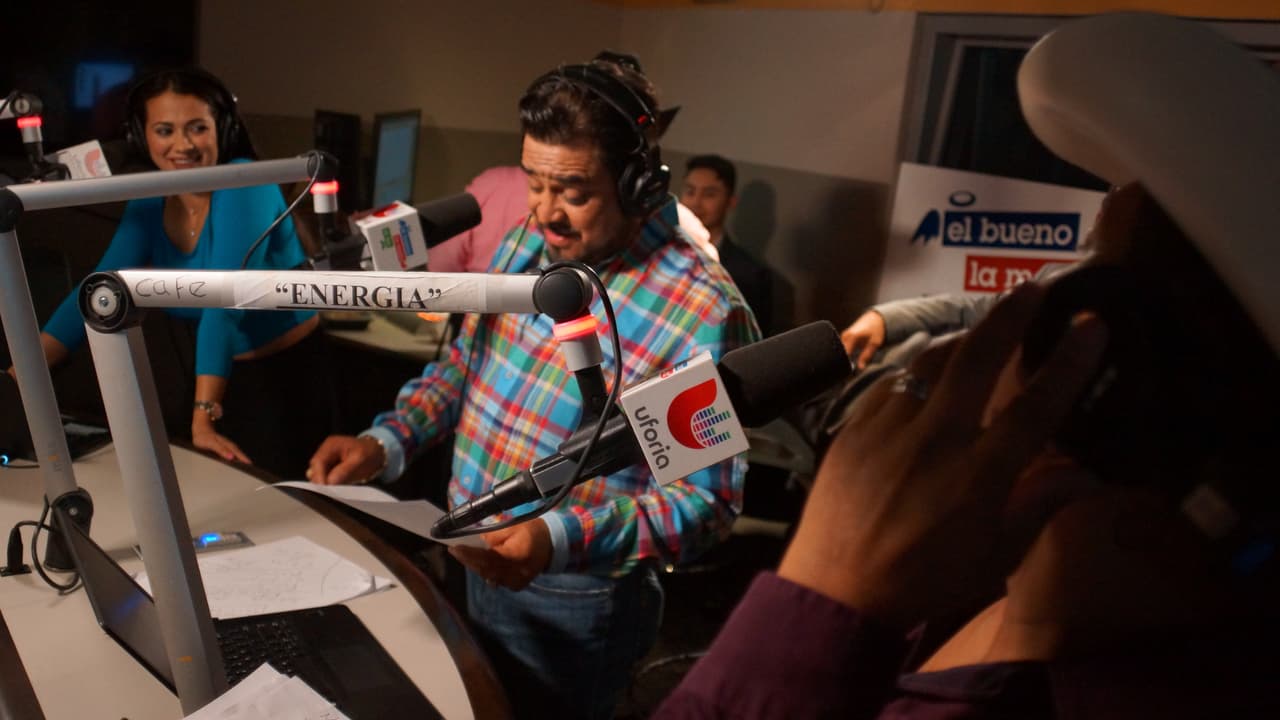 Los Rieleros del Norte aprovecharon la visita a 'El Bueno, La Mala y El Feo' para hablar de migración, inicios y nuevos proyectos.