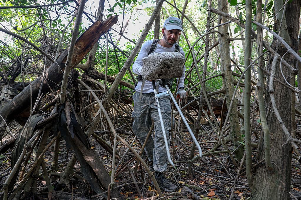 Otazo asegura que ha recolectado aproximadamente 15 toneladas de basura en ecosistemas del sur de la Florida.