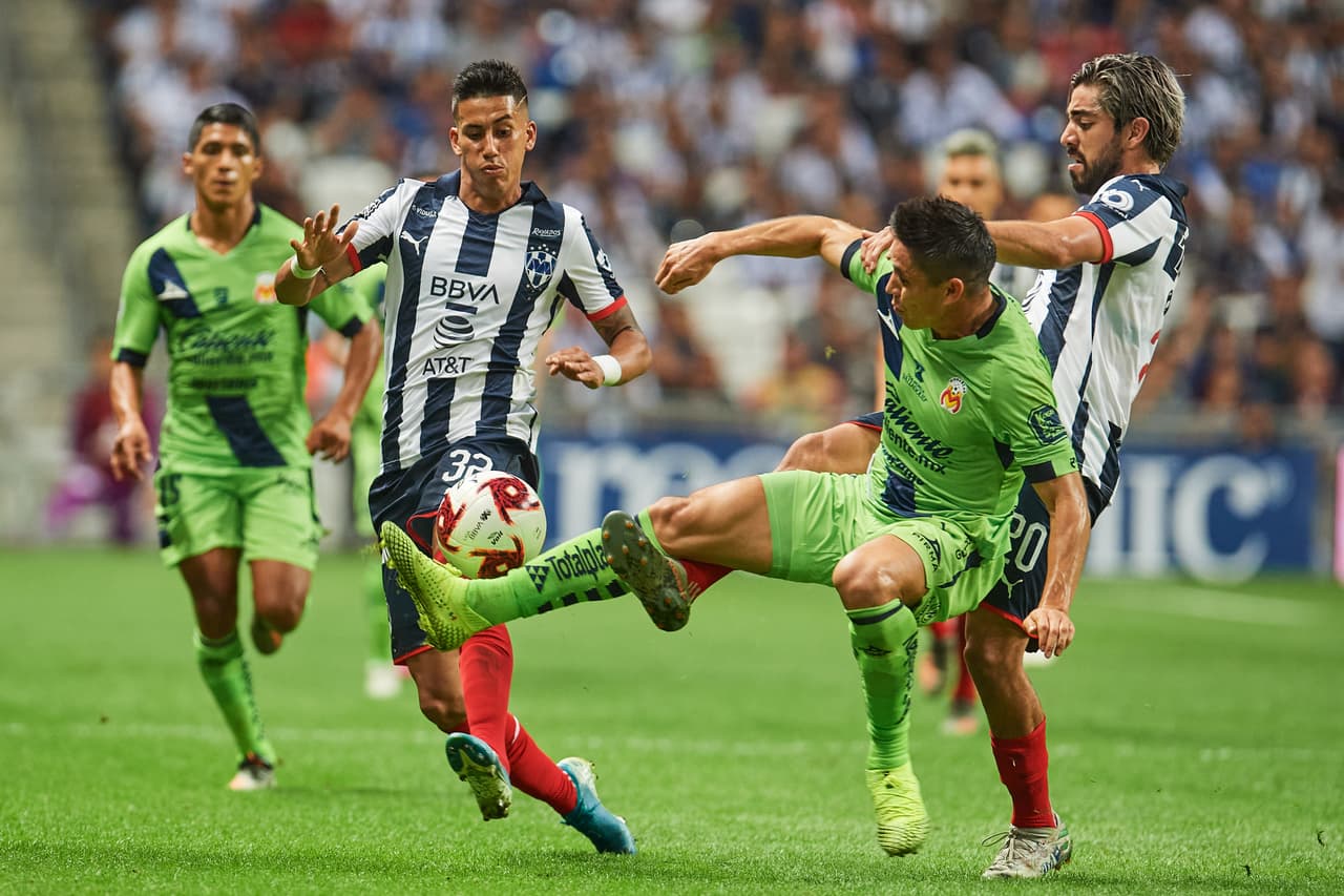 Dos penales bien cobrados por Nicolás Sánchez le otorgan el primer punto del Clausura 2020 a Rayados; Morelia también sumó su primera unidad.
