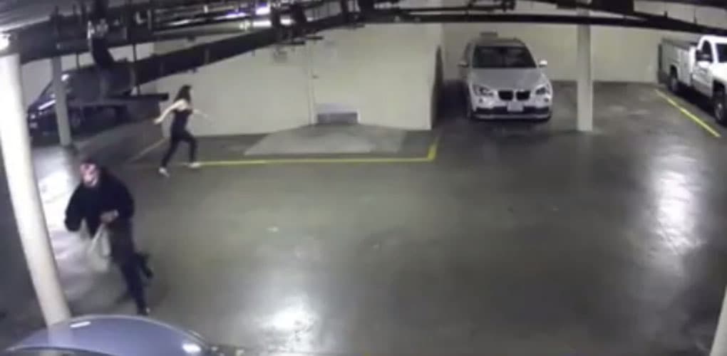 Sospechoso con máscara de payaso y un cuchillo asaltó a una mujer en Los Ángeles