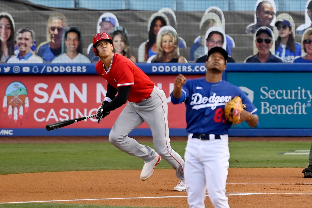 La ventaja de los fanáticos virtuales es que no tienen que lidiar con las congestiones en el estacionamiento del estadio y pudieron estar presente desde las prácticas previas al primer lanzamiento oficial de la temporada.
<br>
<br>Además de pagar un precio mucho menor al convencional por aparecer detrás de home, aunque no se encuentren ahí físicamente.