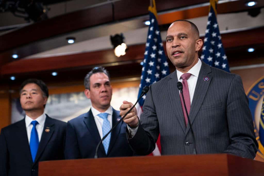 Representantes mandan al Senado ley para evitar que el gobierno federal tenga que cerrar este viernes