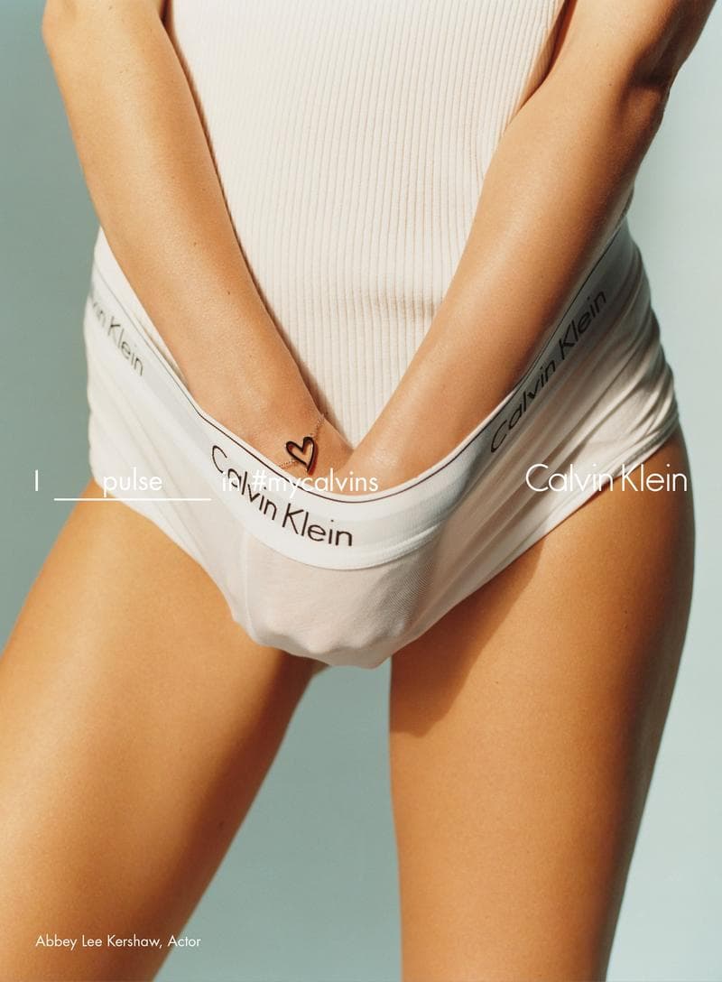 Una de las polémicas imágenes de la campaña de ropa interior de Calvin Klein.