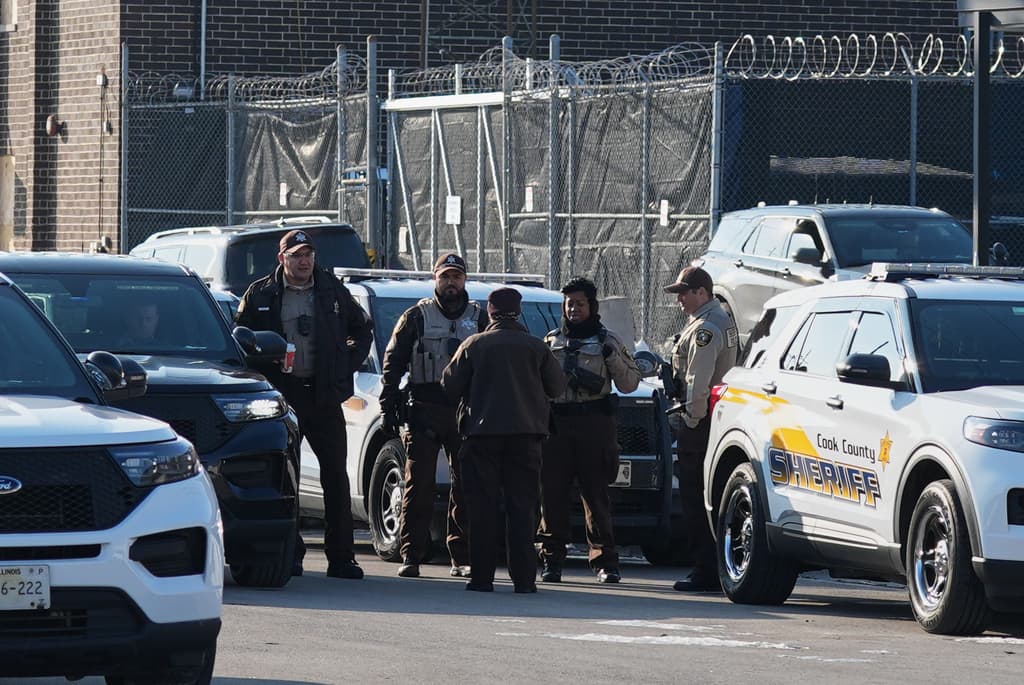 Policía de Chicago afirma haber implementado orden del alcalde contra ICE seis meses después